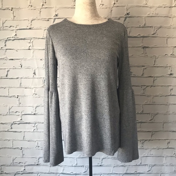 Halston bell sleeve top - Picture 2 of 7